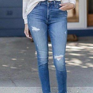 Joe's Jeans Charlie Ankle Destruct Hem Pearla